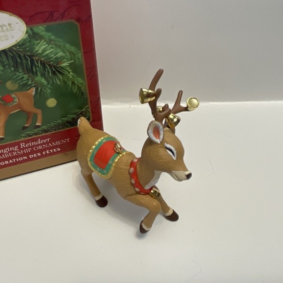 Hallmark Keepsake Ornament 2000 Membership Ornament Ringing Reindeer - Picture 3 of 3